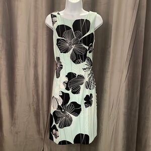 Floral fitted sheath dress. Size 8.